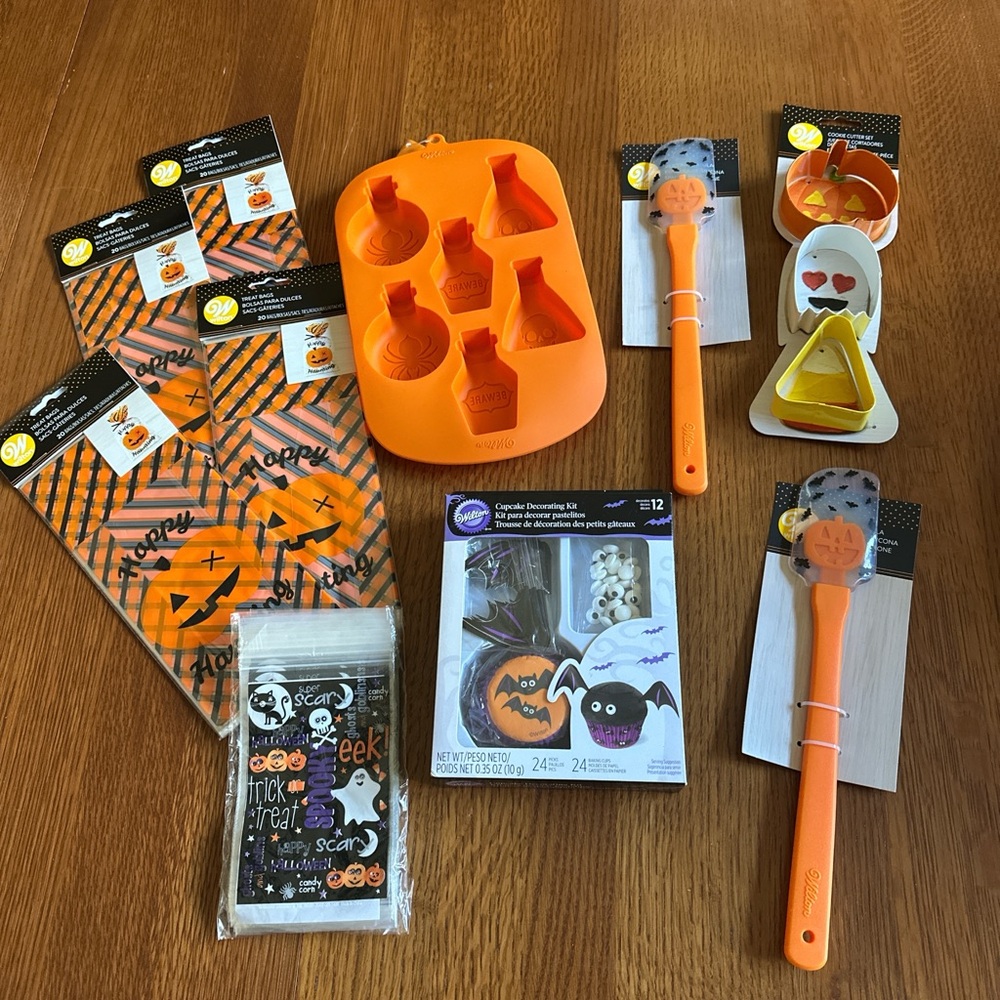 Wilton Halloween Baking Set - Orange and Black